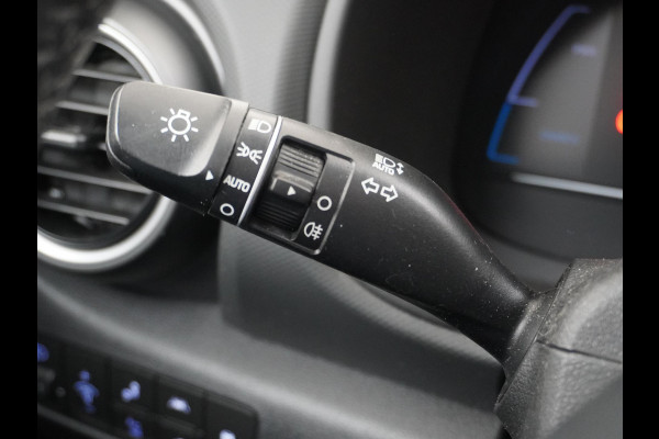 Hyundai Kona EV Premium 64 kWh VAN: 22.900,- VOOR: 18.877,- UW HERFSTVOORDEEL: 4.023,- 3-FASE LADER | ORIGINEEL NL AUTO MET NAP | SCHUIFDAK | LEDER | STOELVERWARMING & VERKOELING | HEAD-UP DISPLAY | AFN.TREKHAAK | RIJKLAAR MET 12 MAANDEN BOVAG GARANTIE!