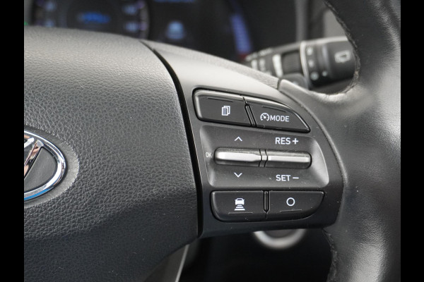 Hyundai Kona EV Premium 64 kWh VAN: 22.900,- VOOR: 18.877,- UW HERFSTVOORDEEL: 4.023,- 3-FASE LADER | ORIGINEEL NL AUTO MET NAP | SCHUIFDAK | LEDER | STOELVERWARMING & VERKOELING | HEAD-UP DISPLAY | AFN.TREKHAAK | RIJKLAAR MET 12 MAANDEN BOVAG GARANTIE!