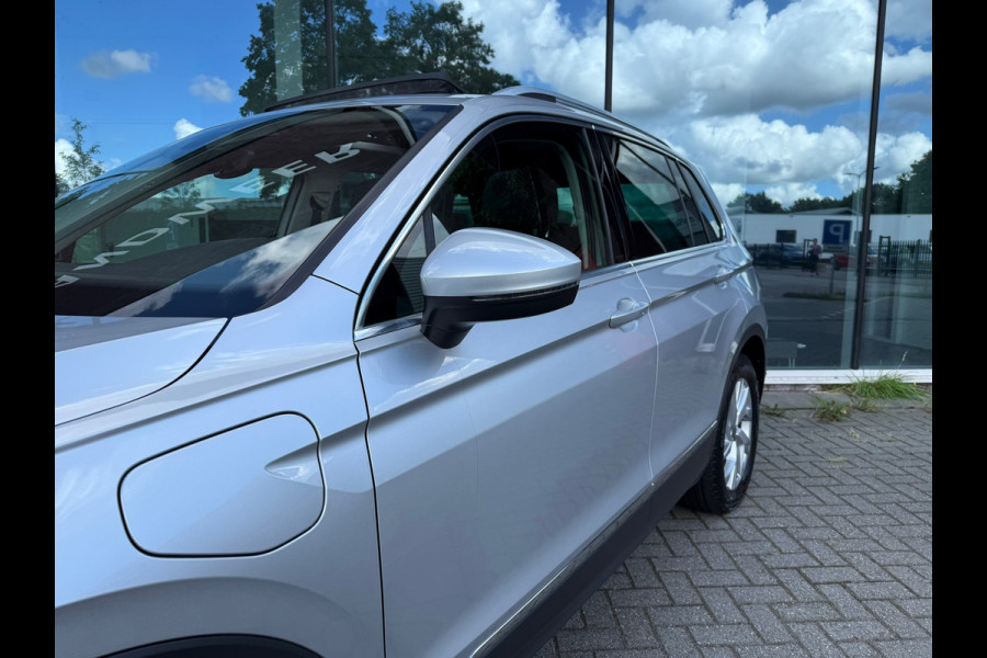 Volkswagen Tiguan 1.4 TSI eHybrid Business+ - Automaat - Panodak - Trekhaak - Camera