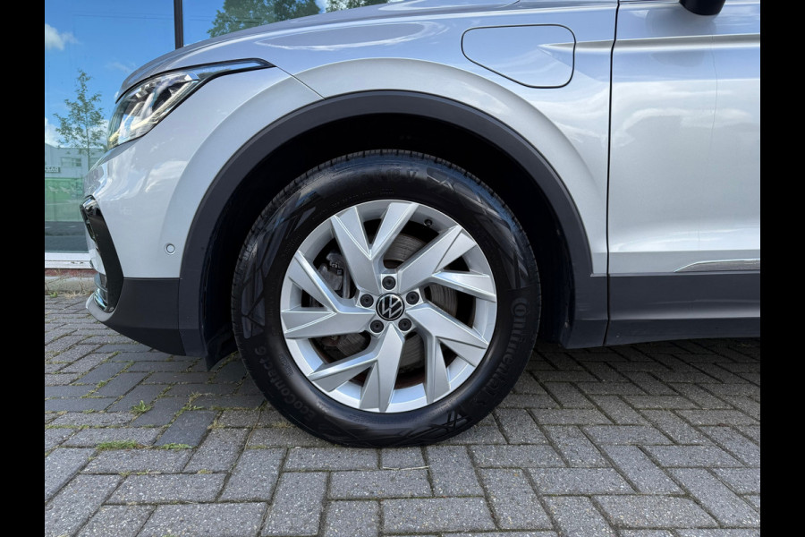 Volkswagen Tiguan 1.4 TSI eHybrid Business+ - Automaat - Panodak - Trekhaak - Camera