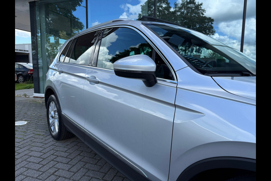 Volkswagen Tiguan 1.4 TSI eHybrid Business+ - Automaat - Panodak - Trekhaak - Camera