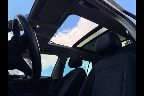 Volkswagen Tiguan 1.4 TSI eHybrid Business+ - Automaat - Panodak - Trekhaak - Camera