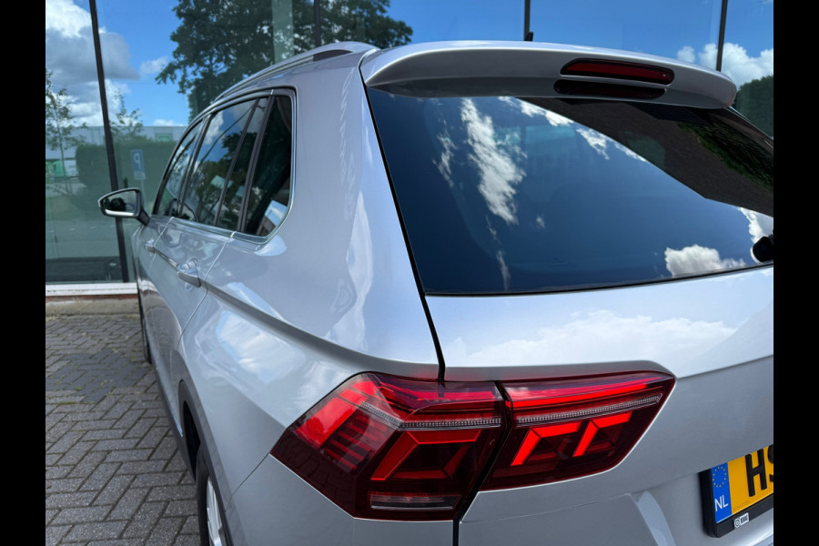 Volkswagen Tiguan 1.4 TSI eHybrid Business+ - Automaat - Panodak - Trekhaak - Camera