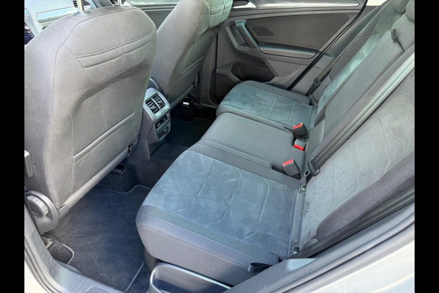 Volkswagen Tiguan 1.4 TSI eHybrid Business+ - Automaat - Panodak - Trekhaak - Camera
