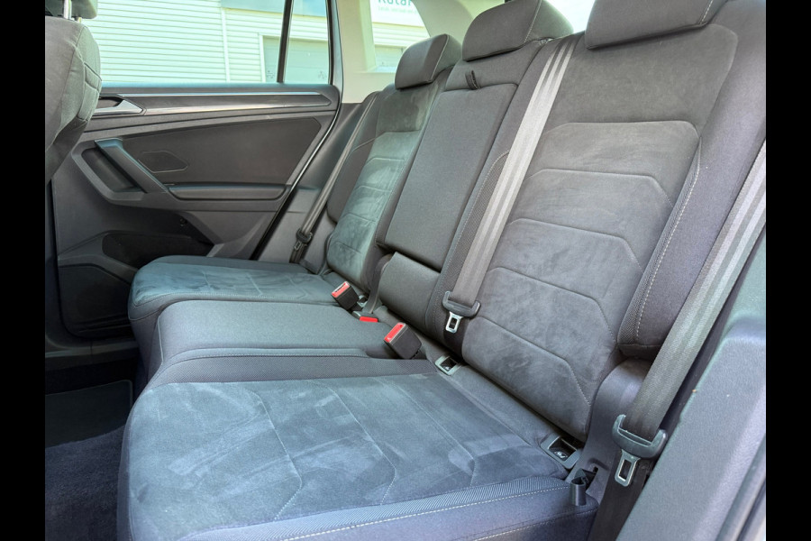 Volkswagen Tiguan 1.4 TSI eHybrid Business+ - Automaat - Panodak - Trekhaak - Camera
