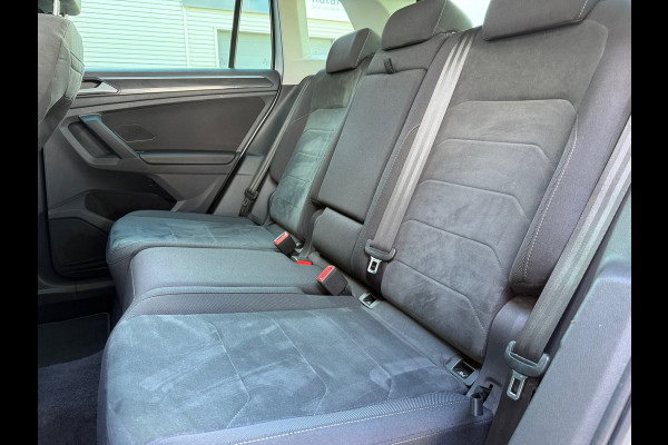 Volkswagen Tiguan 1.4 TSI eHybrid Business+ - Automaat - Panodak - Trekhaak - Camera