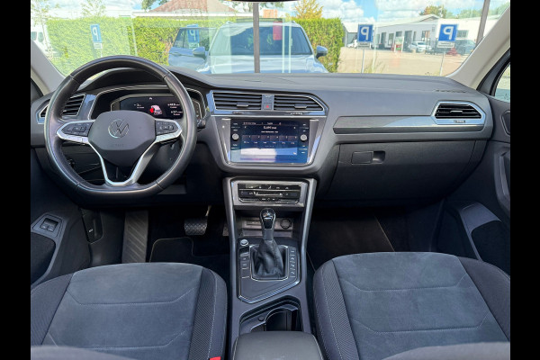 Volkswagen Tiguan 1.4 TSI eHybrid Business+ - Automaat - Panodak - Trekhaak - Camera