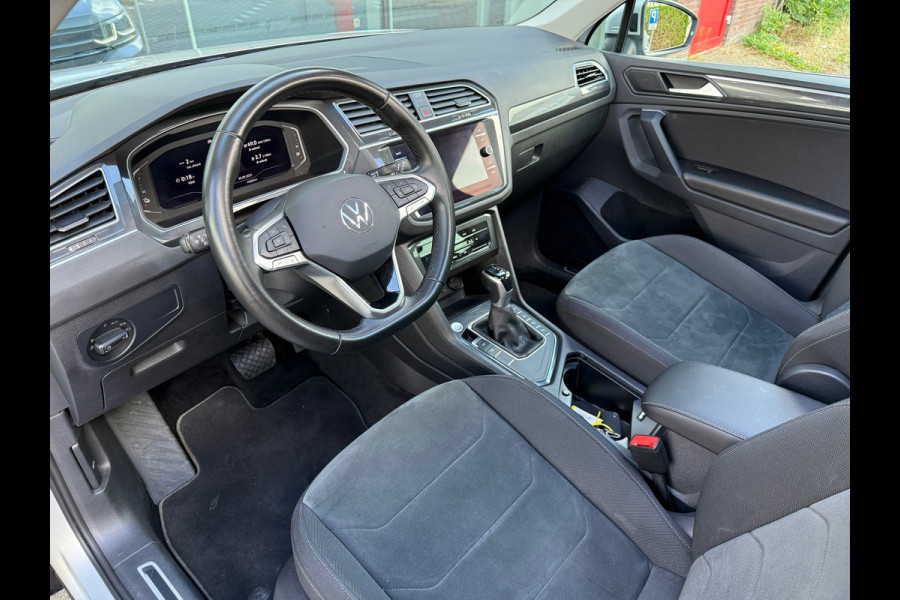 Volkswagen Tiguan 1.4 TSI eHybrid Business+ - Automaat - Panodak - Trekhaak - Camera