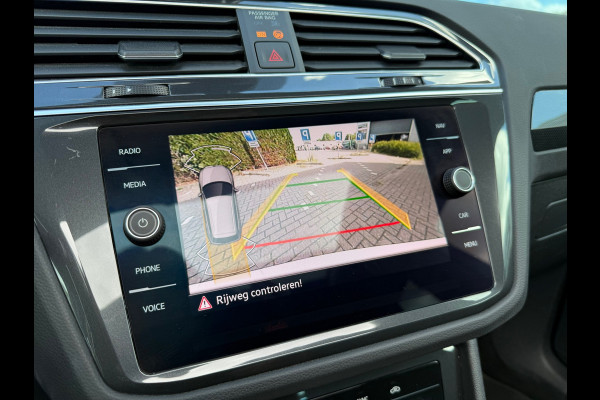 Volkswagen Tiguan 1.4 TSI eHybrid Business+ - Automaat - Panodak - Trekhaak - Camera