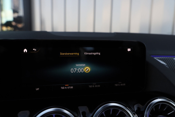 Mercedes-Benz GLA AMG 35 4MATIC Aut8 | 306PK | Pano | Adaptief-onderstel | Sfeerverlichting | Memory | Multibeam | Carbon | Standkachel | Stoelver