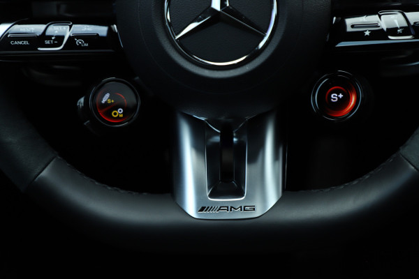 Mercedes-Benz E-Klasse Estate Estate AMG 53 Hybrid 4-MATIC+ | 612PK | Achterasbesturing | Head-up | Carbon | Burmester 4D | Keyles-go | Sfeerverlichtin Mercedes-Benz E-Klasse Estate Estate AMG 53 Hybrid 4-MATIC+ | 612PK | Achterasbesturing | Head-up | Carbon | Burmester 4D | Keyles-go | Sfeerverlichtin