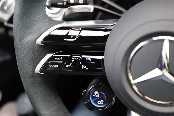Mercedes-Benz E-Klasse Estate Estate AMG 53 Hybrid 4-MATIC+ | 612PK | Achterasbesturing | Head-up | Carbon | Burmester 4D | Keyles-go | Sfeerverlichtin Mercedes-Benz E-Klasse Estate Estate AMG 53 Hybrid 4-MATIC+ | 612PK | Achterasbesturing | Head-up | Carbon | Burmester 4D | Keyles-go | Sfeerverlichtin