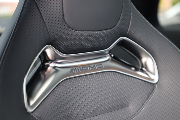 Mercedes-Benz E-Klasse Estate Estate AMG 53 Hybrid 4-MATIC+ | 612PK | Achterasbesturing | Head-up | Carbon | Burmester 4D | Keyles-go | Sfeerverlichtin Mercedes-Benz E-Klasse Estate Estate AMG 53 Hybrid 4-MATIC+ | 612PK | Achterasbesturing | Head-up | Carbon | Burmester 4D | Keyles-go | Sfeerverlichtin