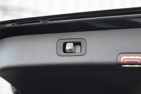 Mercedes-Benz E-Klasse Estate Estate AMG 53 Hybrid 4-MATIC+ | 612PK | Achterasbesturing | Head-up | Carbon | Burmester 4D | Keyles-go | Sfeerverlichtin Mercedes-Benz E-Klasse Estate Estate AMG 53 Hybrid 4-MATIC+ | 612PK | Achterasbesturing | Head-up | Carbon | Burmester 4D | Keyles-go | Sfeerverlichtin