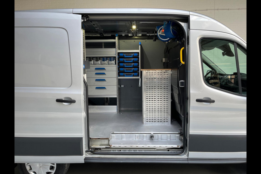 Ford Transit Achterwiel aandrijving Volledig ingerichte Servicewagen 350 2.0 TDCI 130pk euro6 L2H2 Trend 3Persoons RIJKLAARPRIJS!
