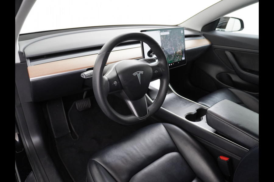 Tesla Model 3 RWD SR+ 60kWh 325PK Lmv 19" AutoPilot Leder PanoDak Adaptive-Cruise Lmv Camera's Elektr.-Stuur+Stoelen+Spiegels+Geheugen+Easy-En Navi LED Comfortstoelen ACC DAB Voorverwarmen interieur via App Keyless via Telefoonsleutel One-Pedal-Drive Origineel Nederlandse auto tot 11kw laden thuis! 1.584kg licht!