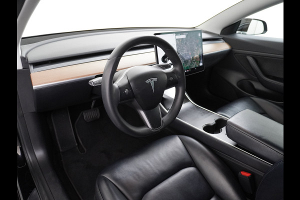 Tesla Model 3 RWD SR+ 60kWh 325PK Lmv 19" AutoPilot Leder PanoDak Adaptive-Cruise Lmv Camera's Elektr.-Stuur+Stoelen+Spiegels+Geheugen+Easy-En Navi LED Comfortstoelen ACC DAB Voorverwarmen interieur via App Keyless via Telefoonsleutel One-Pedal-Drive Origineel Nederlandse auto tot 11kw laden thuis! 1.584kg licht!
