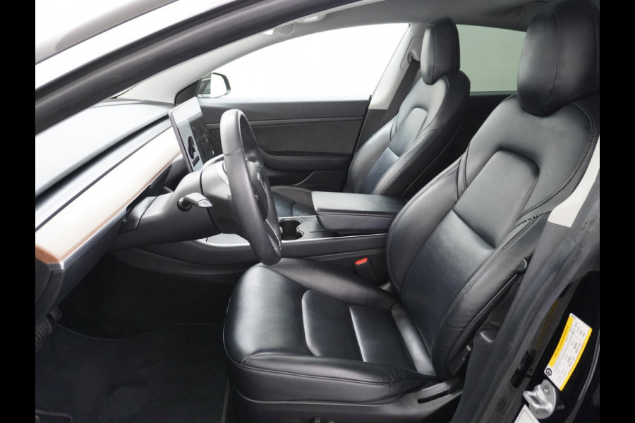 Tesla Model 3 RWD SR+ 60kWh 325PK Lmv 19" AutoPilot Leder PanoDak Adaptive-Cruise Lmv Camera's Elektr.-Stuur+Stoelen+Spiegels+Geheugen+Easy-En Navi LED Comfortstoelen ACC DAB Voorverwarmen interieur via App Keyless via Telefoonsleutel One-Pedal-Drive Origineel Nederlandse auto tot 11kw laden thuis! 1.584kg licht!