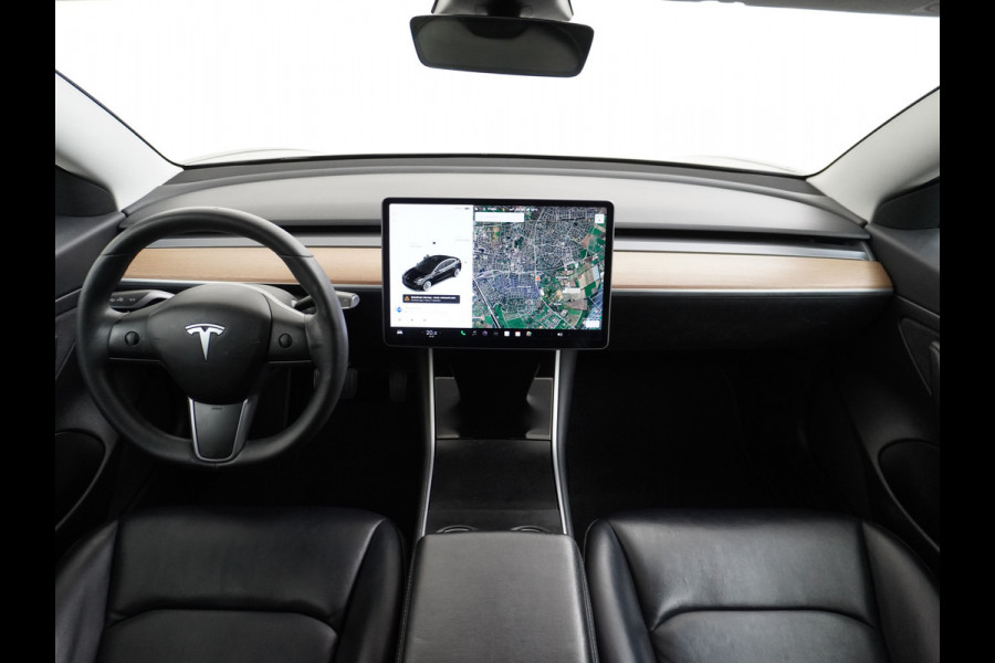 Tesla Model 3 RWD SR+ 60kWh 325PK Lmv 19" AutoPilot Leder PanoDak Adaptive-Cruise Lmv Camera's Elektr.-Stuur+Stoelen+Spiegels+Geheugen+Easy-En Navi LED Comfortstoelen ACC DAB Voorverwarmen interieur via App Keyless via Telefoonsleutel One-Pedal-Drive Origineel Nederlandse auto tot 11kw laden thuis! 1.584kg licht!
