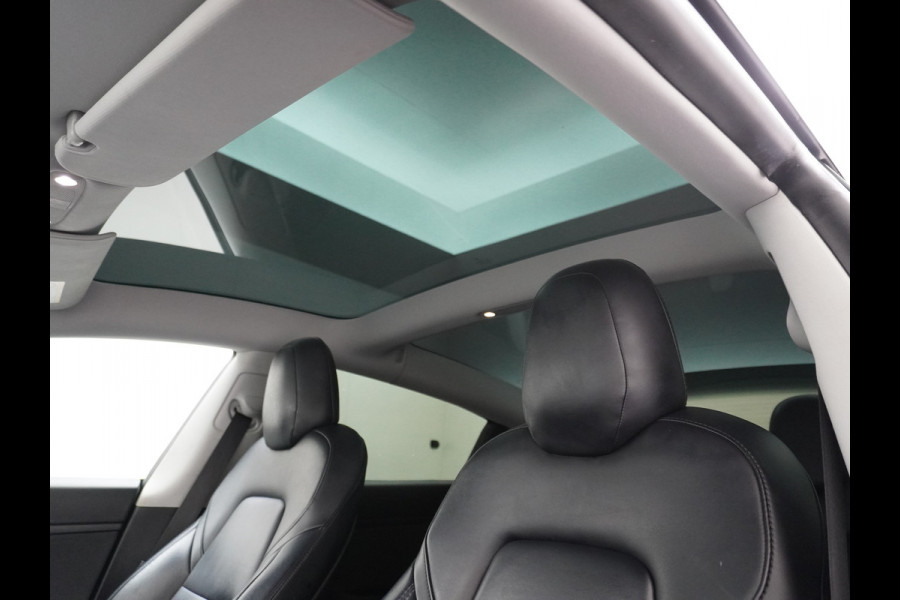 Tesla Model 3 RWD SR+ 60kWh 325PK Lmv 19" AutoPilot Leder PanoDak Adaptive-Cruise Lmv Camera's Elektr.-Stuur+Stoelen+Spiegels+Geheugen+Easy-En Navi LED Comfortstoelen ACC DAB Voorverwarmen interieur via App Keyless via Telefoonsleutel One-Pedal-Drive Origineel Nederlandse auto tot 11kw laden thuis! 1.584kg licht!