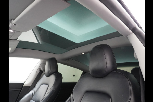 Tesla Model 3 RWD SR+ 60kWh 325PK Lmv 19" AutoPilot Leder PanoDak Adaptive-Cruise Lmv Camera's Elektr.-Stuur+Stoelen+Spiegels+Geheugen+Easy-En Navi LED Comfortstoelen ACC DAB Voorverwarmen interieur via App Keyless via Telefoonsleutel One-Pedal-Drive Origineel Nederlandse auto tot 11kw laden thuis! 1.584kg licht!