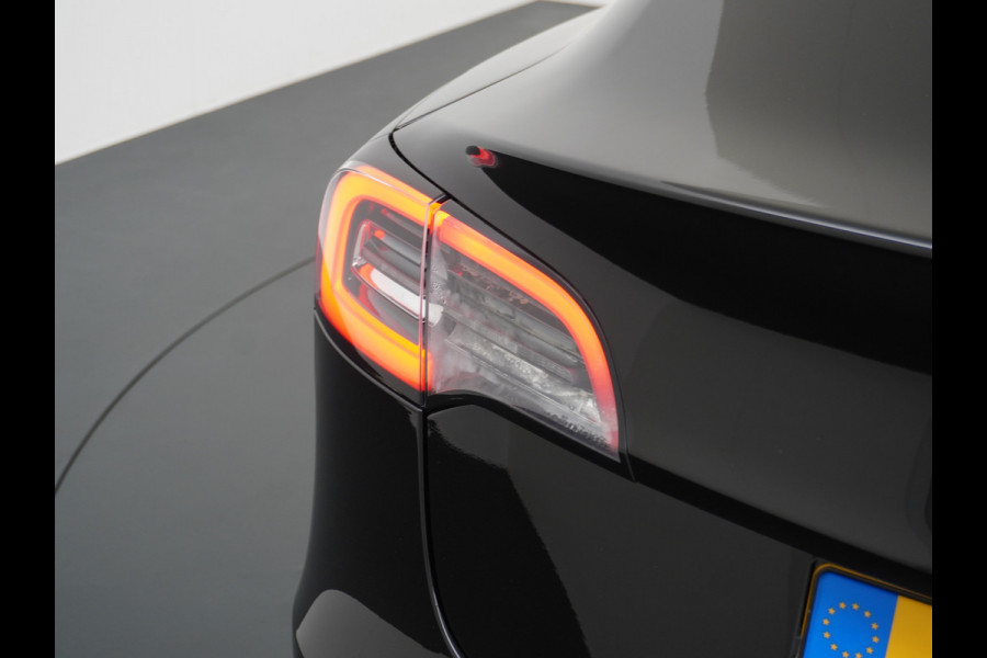 Tesla Model 3 RWD SR+ 60kWh 325PK Lmv 19" AutoPilot Leder PanoDak Adaptive-Cruise Lmv Camera's Elektr.-Stuur+Stoelen+Spiegels+Geheugen+Easy-En Navi LED Comfortstoelen ACC DAB Voorverwarmen interieur via App Keyless via Telefoonsleutel One-Pedal-Drive Origineel Nederlandse auto tot 11kw laden thuis! 1.584kg licht!