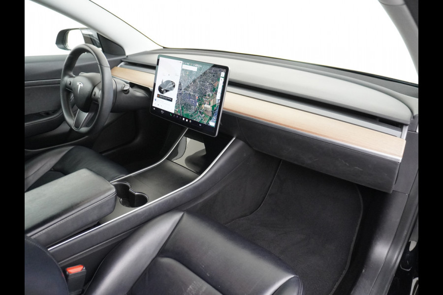Tesla Model 3 RWD SR+ 60kWh 325PK Lmv 19" AutoPilot Leder PanoDak Adaptive-Cruise Lmv Camera's Elektr.-Stuur+Stoelen+Spiegels+Geheugen+Easy-En Navi LED Comfortstoelen ACC DAB Voorverwarmen interieur via App Keyless via Telefoonsleutel One-Pedal-Drive Origineel Nederlandse auto tot 11kw laden thuis! 1.584kg licht!