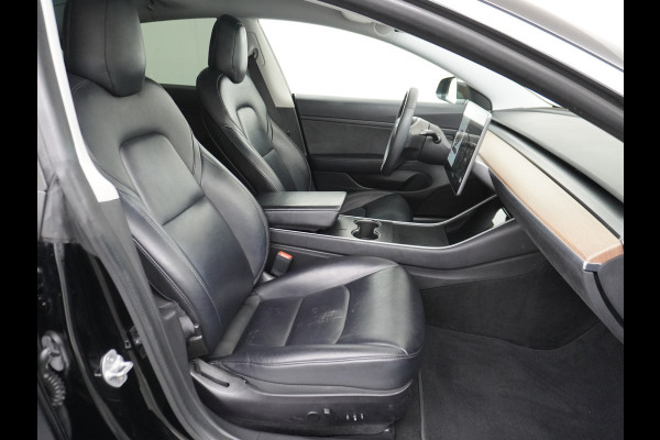 Tesla Model 3 RWD SR+ 60kWh 325PK Lmv 19" AutoPilot Leder PanoDak Adaptive-Cruise Lmv Camera's Elektr.-Stuur+Stoelen+Spiegels+Geheugen+Easy-En Navi LED Comfortstoelen ACC DAB Voorverwarmen interieur via App Keyless via Telefoonsleutel One-Pedal-Drive Origineel Nederlandse auto tot 11kw laden thuis! 1.584kg licht!