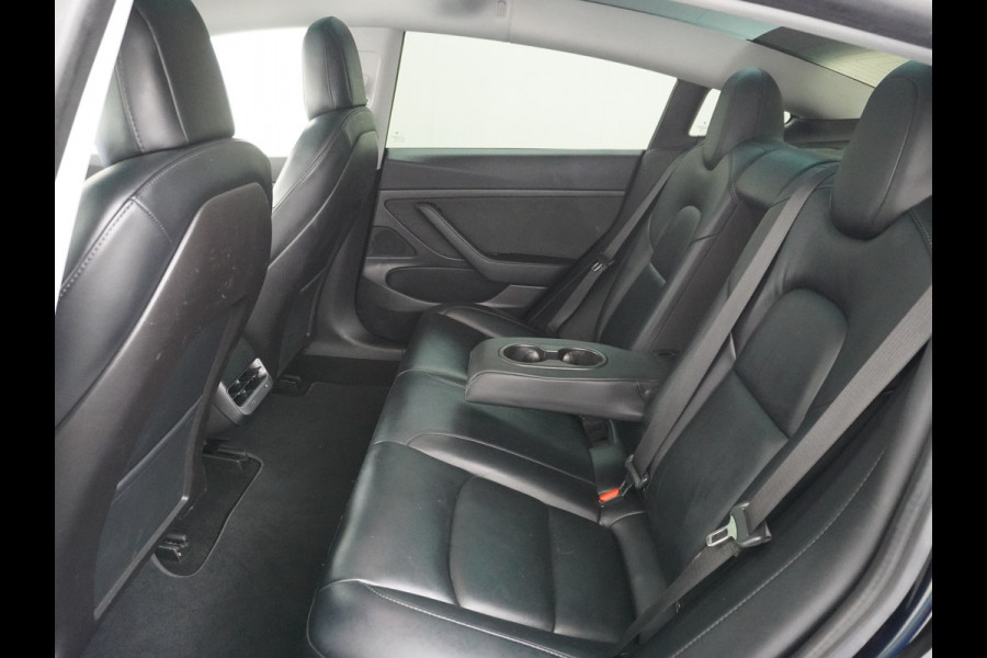 Tesla Model 3 RWD SR+ 60kWh 325PK Lmv 19" AutoPilot Leder PanoDak Adaptive-Cruise Lmv Camera's Elektr.-Stuur+Stoelen+Spiegels+Geheugen+Easy-En Navi LED Comfortstoelen ACC DAB Voorverwarmen interieur via App Keyless via Telefoonsleutel One-Pedal-Drive Origineel Nederlandse auto tot 11kw laden thuis! 1.584kg licht!