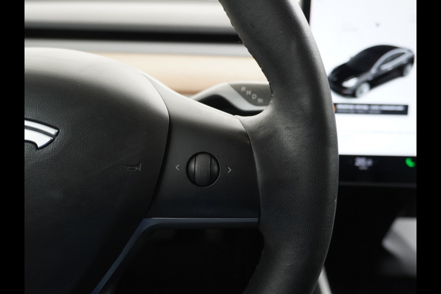 Tesla Model 3 RWD SR+ 60kWh 325PK Lmv 19" AutoPilot Leder PanoDak Adaptive-Cruise Lmv Camera's Elektr.-Stuur+Stoelen+Spiegels+Geheugen+Easy-En Navi LED Comfortstoelen ACC DAB Voorverwarmen interieur via App Keyless via Telefoonsleutel One-Pedal-Drive Origineel Nederlandse auto tot 11kw laden thuis! 1.584kg licht!