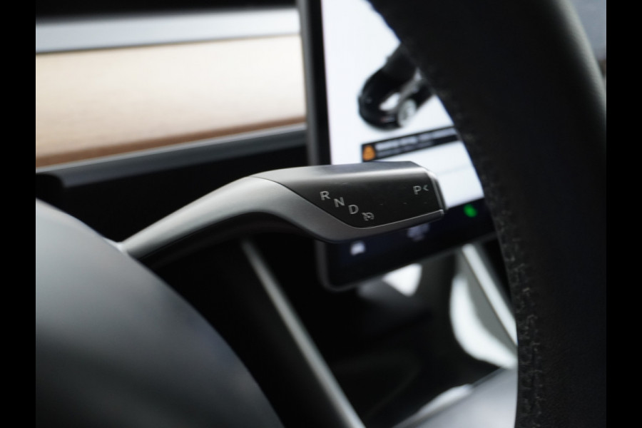 Tesla Model 3 RWD SR+ 60kWh 325PK Lmv 19" AutoPilot Leder PanoDak Adaptive-Cruise Lmv Camera's Elektr.-Stuur+Stoelen+Spiegels+Geheugen+Easy-En Navi LED Comfortstoelen ACC DAB Voorverwarmen interieur via App Keyless via Telefoonsleutel One-Pedal-Drive Origineel Nederlandse auto tot 11kw laden thuis! 1.584kg licht!