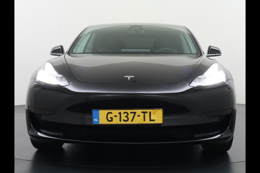 Tesla Model 3 RWD SR+ 60kWh 325PK Lmv 19" AutoPilot Leder PanoDak Adaptive-Cruise Lmv Camera's Elektr.-Stuur+Stoelen+Spiegels+Geheugen+Easy-En Navi LED Comfortstoelen ACC DAB Voorverwarmen interieur via App Keyless via Telefoonsleutel One-Pedal-Drive Origineel Nederlandse auto tot 11kw laden thuis! 1.584kg licht!