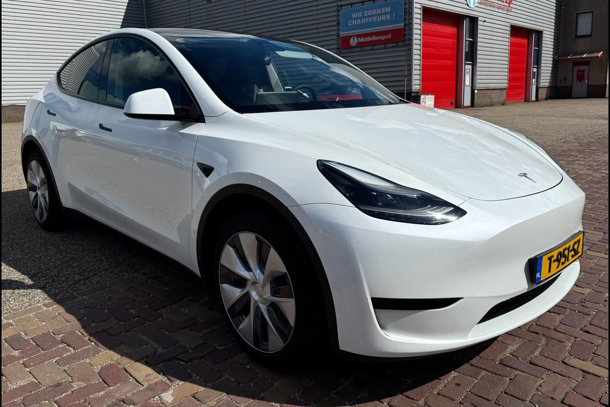 Tesla Model Y RWD 58 kWh Tesla Model Y RWD 58 kWh