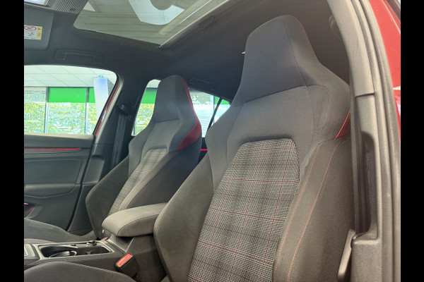 Volkswagen Golf 2.0 TSI GTI Parkeerassistent Keyless Go/Start HUD Volkswagen Golf 2.0 TSI GTI Parkeerassistent Keyless Go/Start HUD