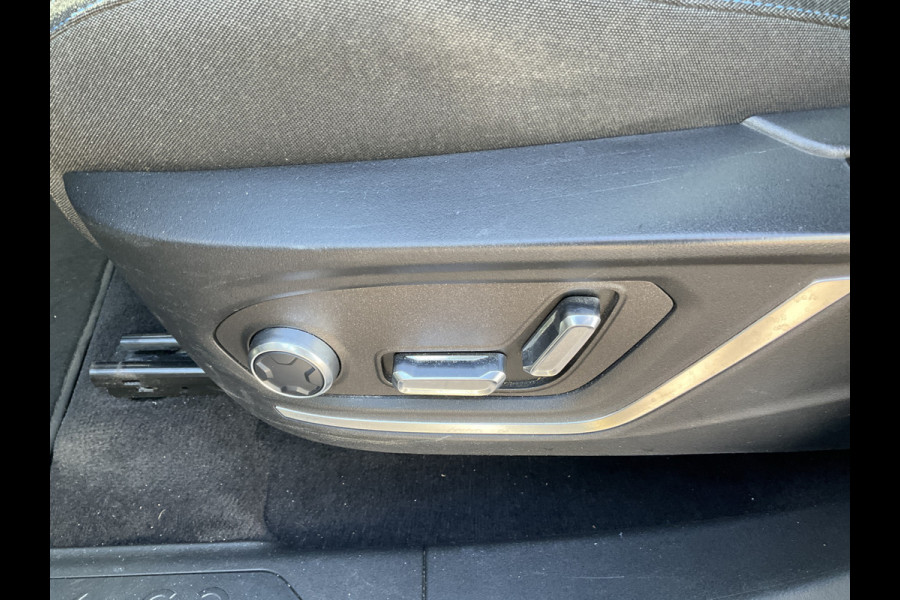 Lynk & Co 01 1.5 PHEV Carplay Pano.dak Adapt.Cruise Hoge zit vol opties!