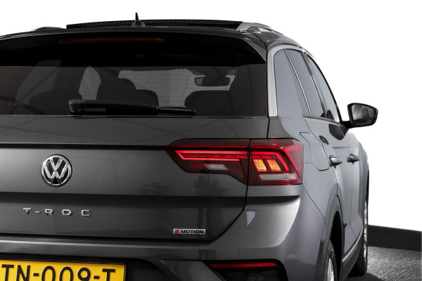 Volkswagen T-Roc 2.0 TSI 190 PK 4Motion Sport - Automaat Orig. NL | S/K-Panodak | Afn. Trekhaak | Adapt. Cruise | Stoelverw. | PDC | NAV + App. Connect | ECC | DAB | LM 17" |