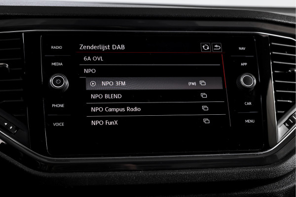 Volkswagen T-Roc 2.0 TSI 190 PK 4Motion Sport - Automaat Orig. NL | S/K-Panodak | Afn. Trekhaak | Adapt. Cruise | Stoelverw. | PDC | NAV + App. Connect | ECC | DAB | LM 17" |