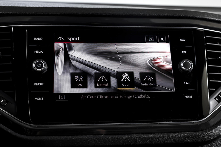 Volkswagen T-Roc 2.0 TSI 190 PK 4Motion Sport - Automaat Orig. NL | S/K-Panodak | Afn. Trekhaak | Adapt. Cruise | Stoelverw. | PDC | NAV + App. Connect | ECC | DAB | LM 17" |
