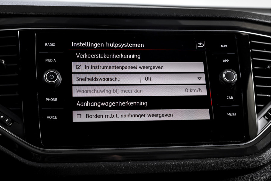 Volkswagen T-Roc 2.0 TSI 190 PK 4Motion Sport - Automaat Orig. NL | S/K-Panodak | Afn. Trekhaak | Adapt. Cruise | Stoelverw. | PDC | NAV + App. Connect | ECC | DAB | LM 17" |