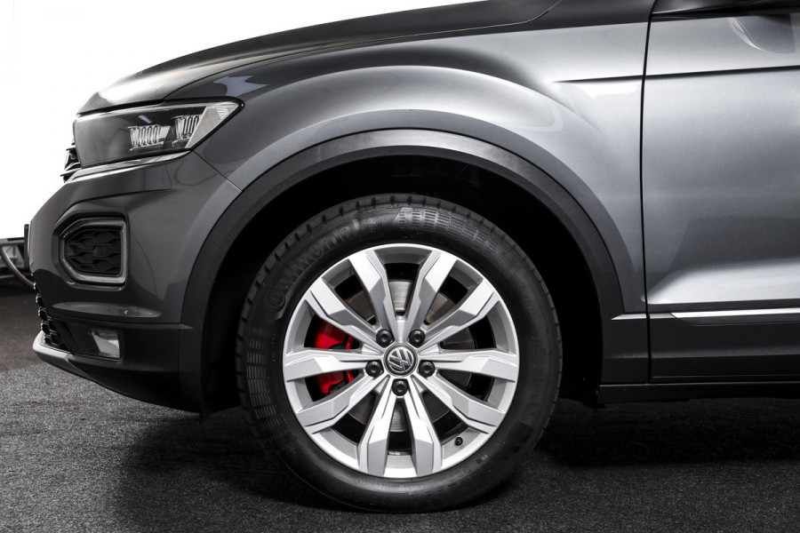 Volkswagen T-Roc 2.0 TSI 190 PK 4Motion Sport - Automaat Orig. NL | S/K-Panodak | Afn. Trekhaak | Adapt. Cruise | Stoelverw. | PDC | NAV + App. Connect | ECC | DAB | LM 17" |