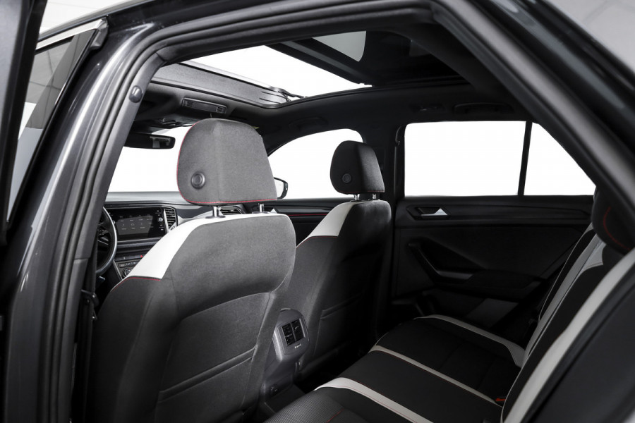 Volkswagen T-Roc 2.0 TSI 190 PK 4Motion Sport - Automaat Orig. NL | S/K-Panodak | Afn. Trekhaak | Adapt. Cruise | Stoelverw. | PDC | NAV + App. Connect | ECC | DAB | LM 17" |