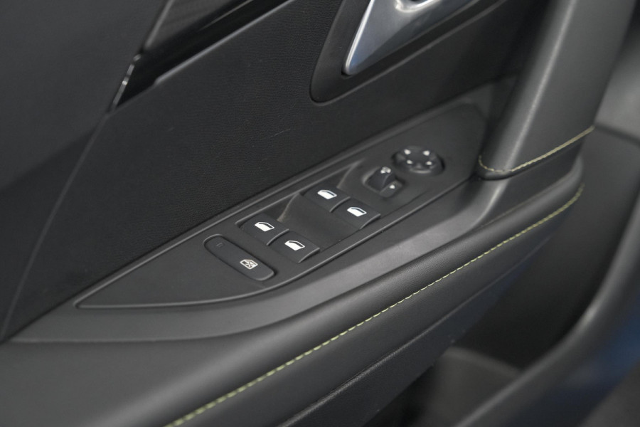 Peugeot 208 PureTech 100 GT | Camera | Dodehoekdetectie | Apple Carplay | Stoelverwarming | Parkeersensoren