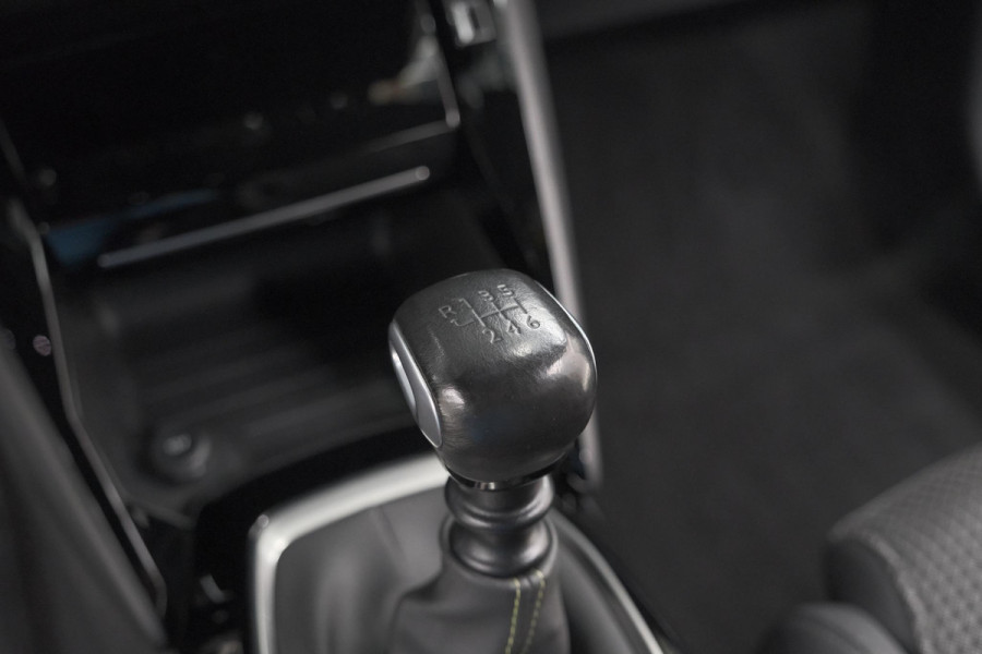 Peugeot 208 PureTech 100 GT | Camera | Dodehoekdetectie | Apple Carplay | Stoelverwarming | Parkeersensoren