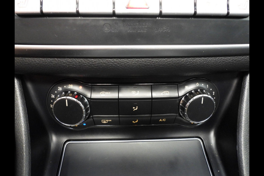 Mercedes-Benz A-Klasse A180 AMG Edition NAVI/SCHUIFDAK/CAMERA/LED/18"LMV!