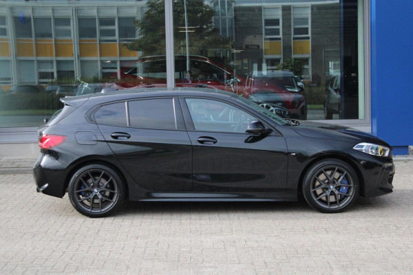 BMW 1-serie 120i High Executive Edition 178pk | Harman en Kardon | Panoramadak | Head-up display | M-Pakket