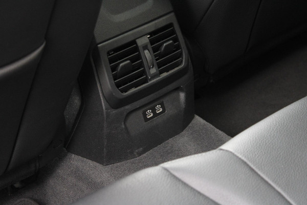 BMW 1-serie 120i High Executive Edition 178pk | Harman en Kardon | Panoramadak | Head-up display | M-Pakket