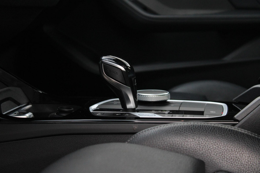 BMW 1-serie 120i High Executive Edition 178pk | Harman en Kardon | Panoramadak | Head-up display | M-Pakket