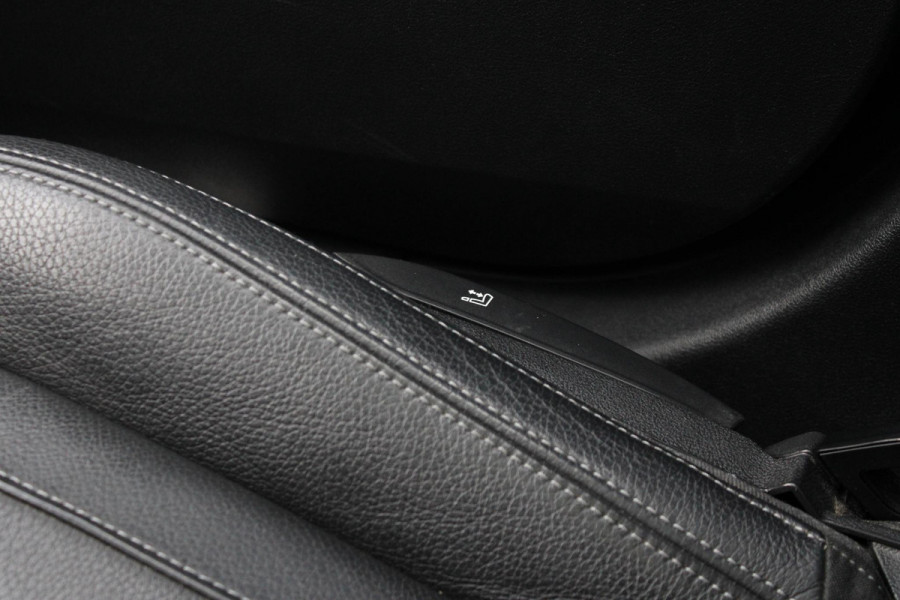 BMW 1-serie 120i High Executive Edition 178pk | Harman en Kardon | Panoramadak | Head-up display | M-Pakket