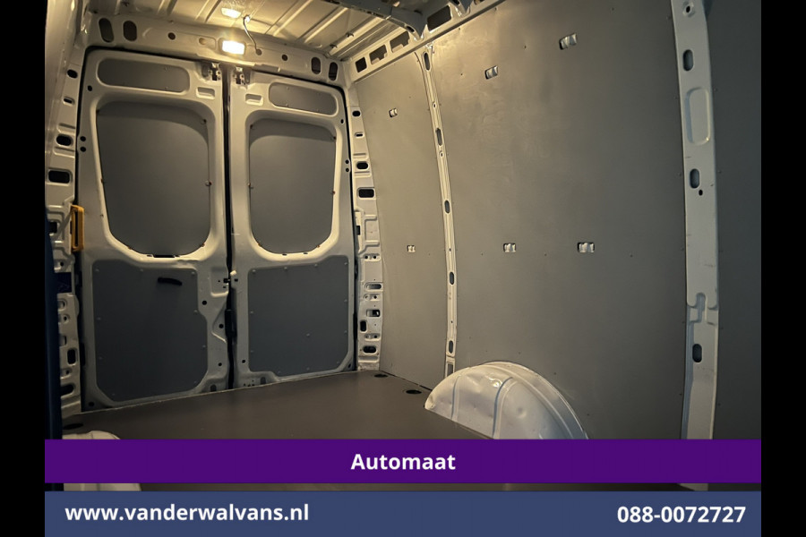 Iveco Daily 35S14V 136pk Automaat 3500kg Trekhaak L2H2 Euro6 Airco | Camera | Navigatie LED, Cruiscontrol, Chauffeursstoel, Bijrijdersbank