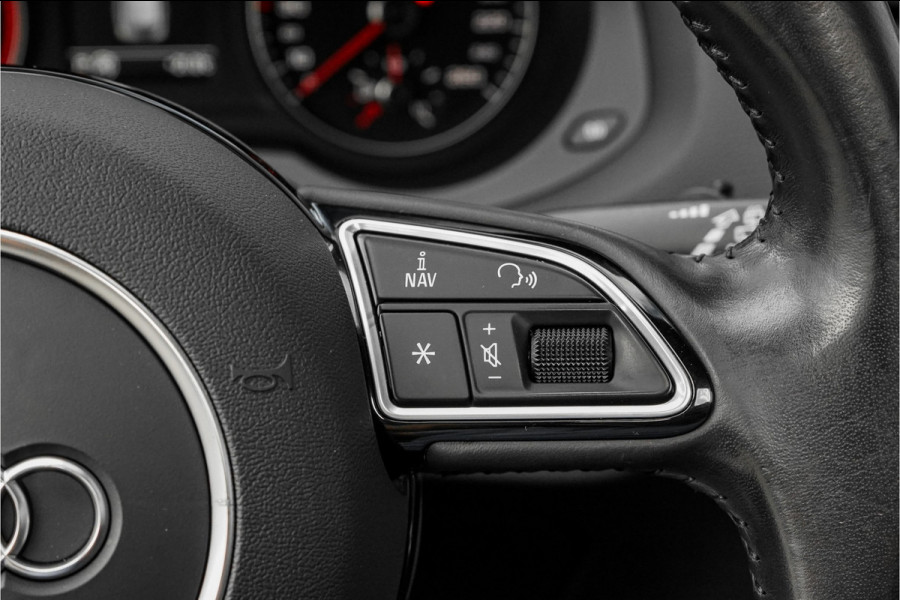 Audi Q3 1.4 TFSI S-Line Pano Xenon Trekhaak